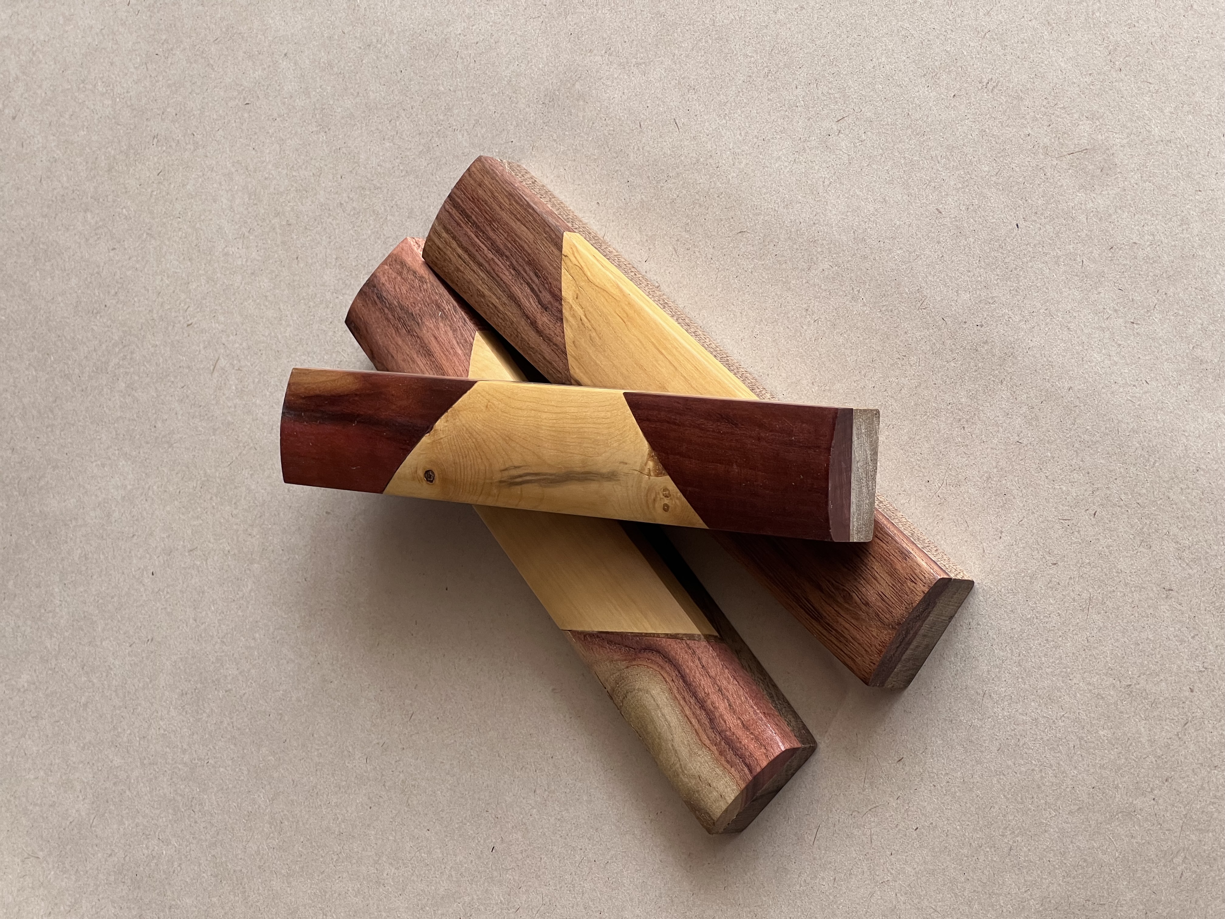 قطع زن دو تکه عناب و اقاقیا